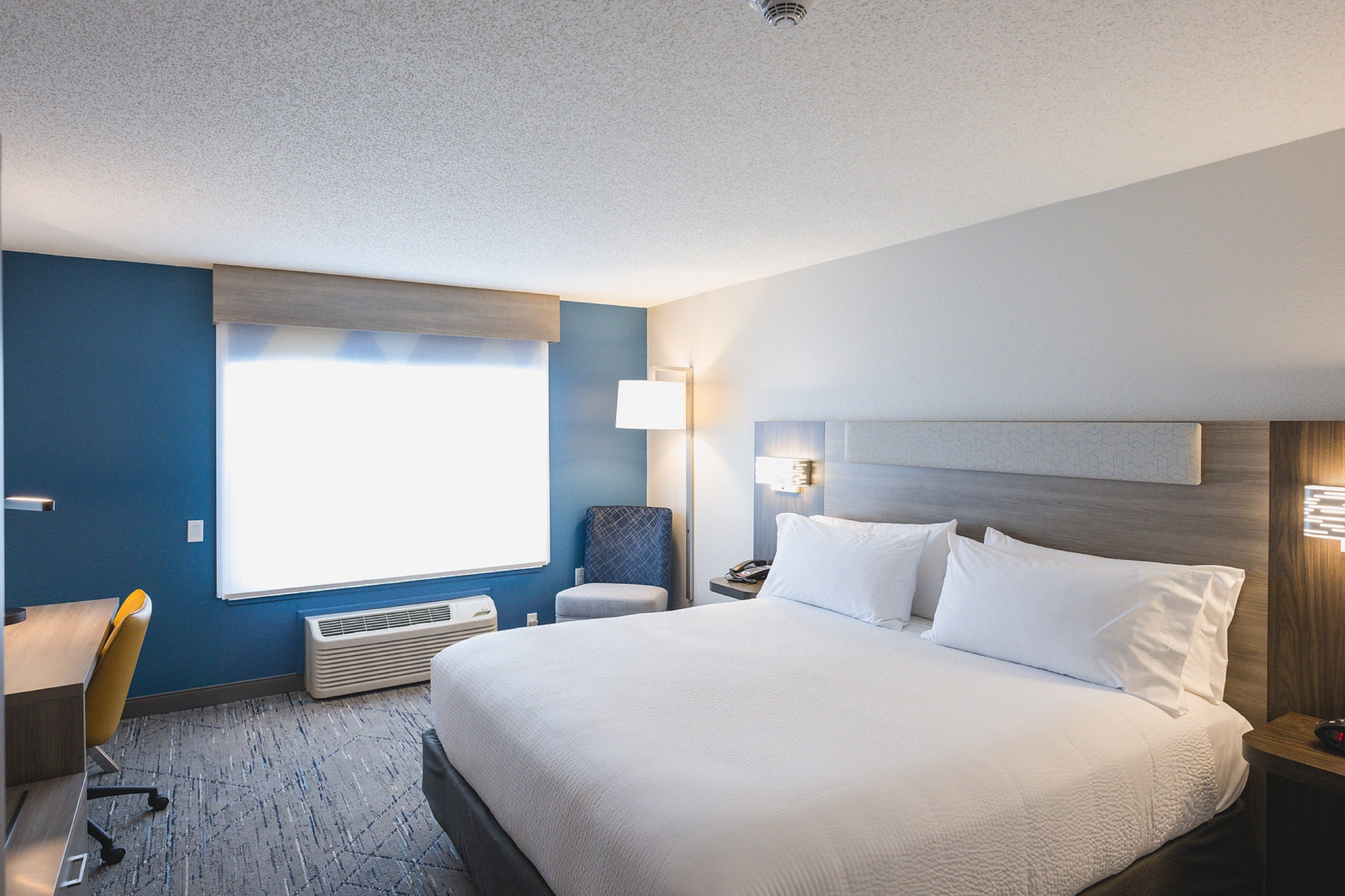 holiday inn express and suites marquette by ihg