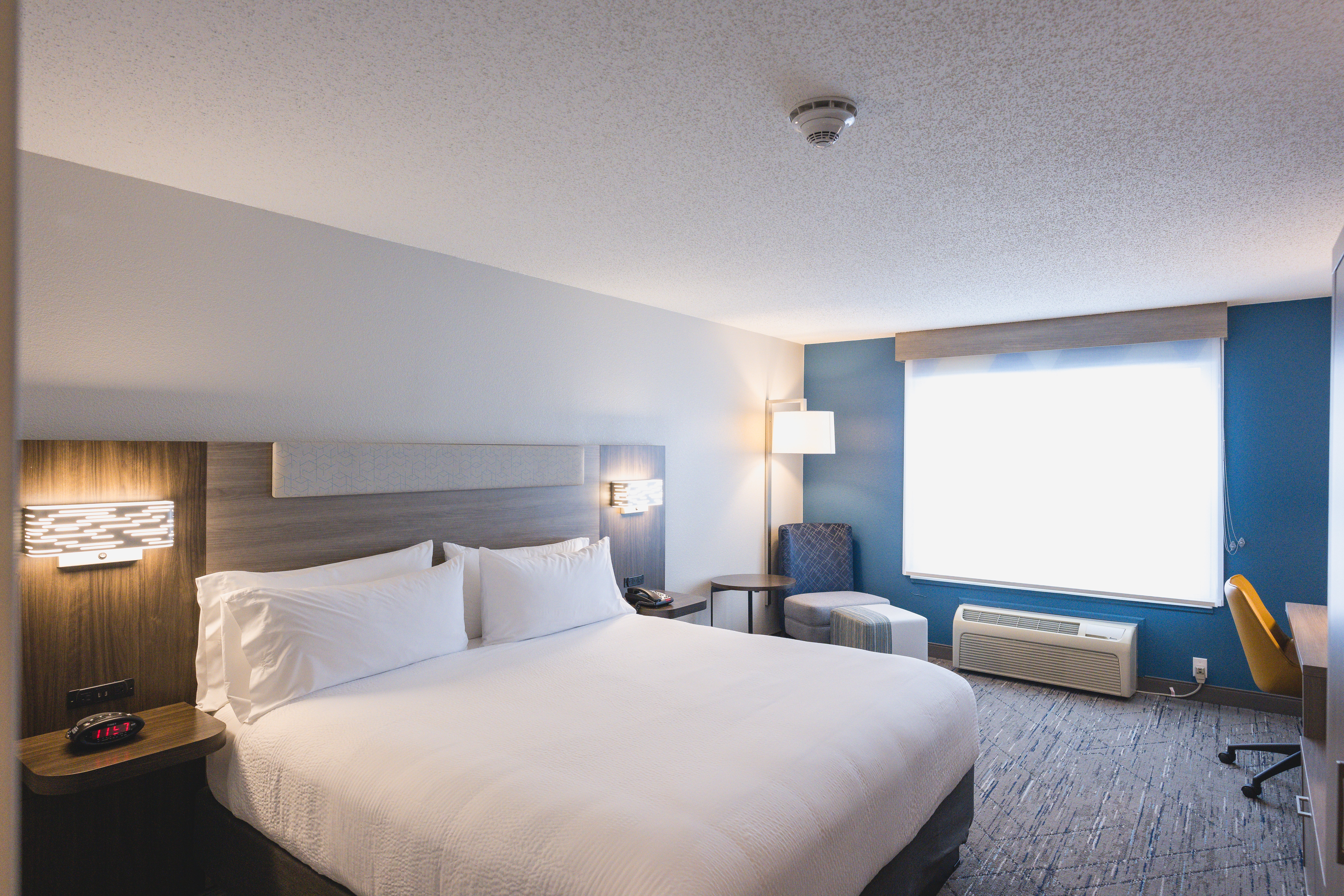 holiday inn express and suites marquette by ihg