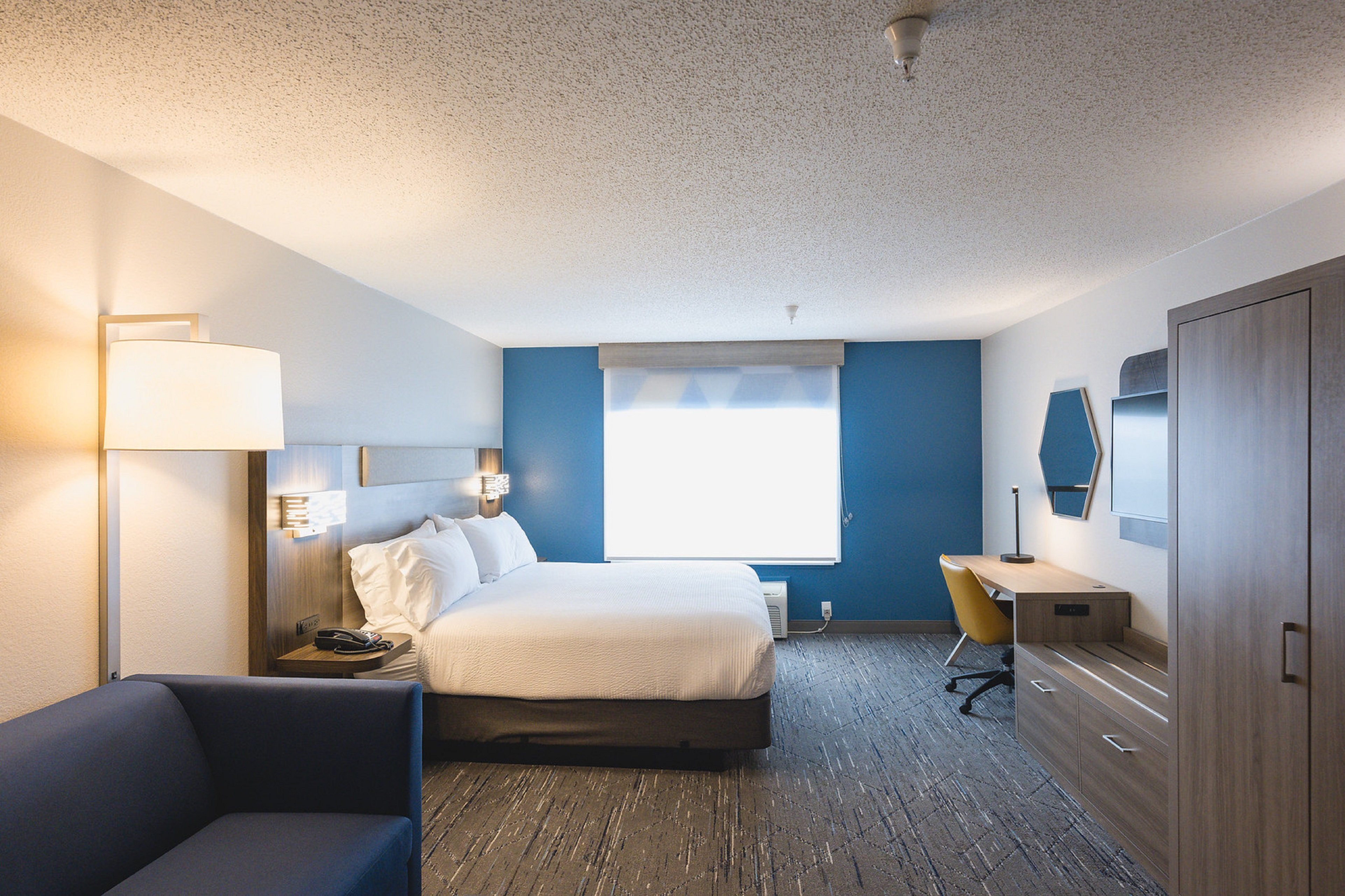 holiday inn express and suites marquette by ihg