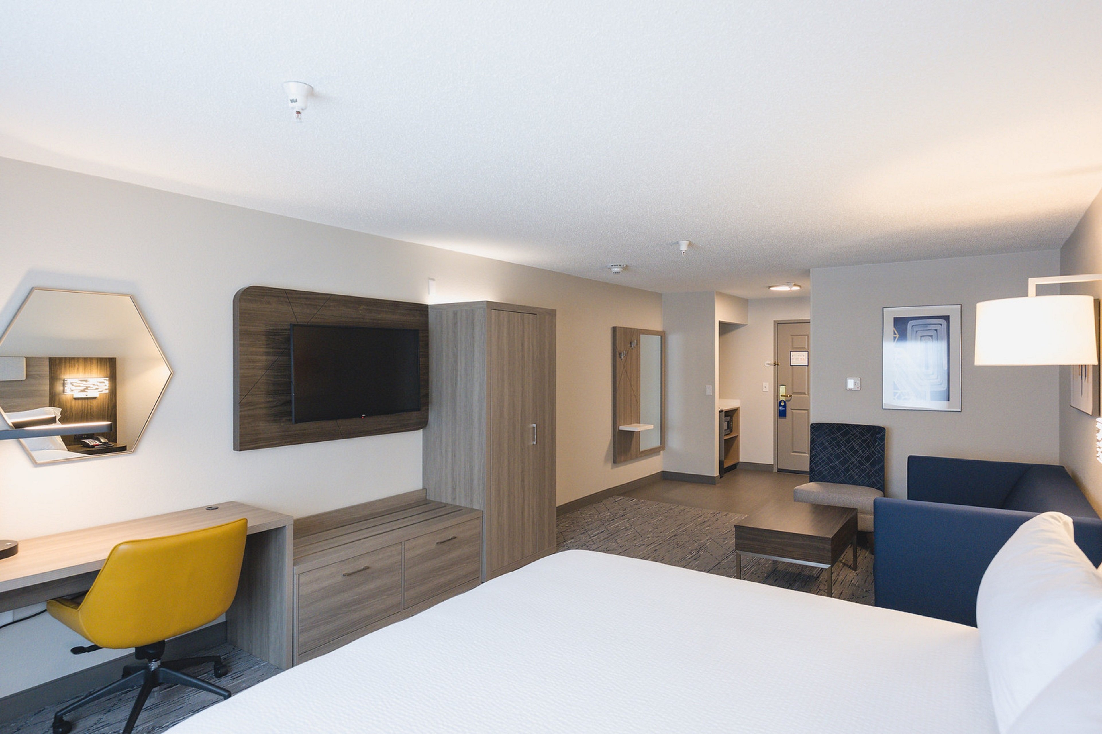 holiday inn express and suites marquette by ihg