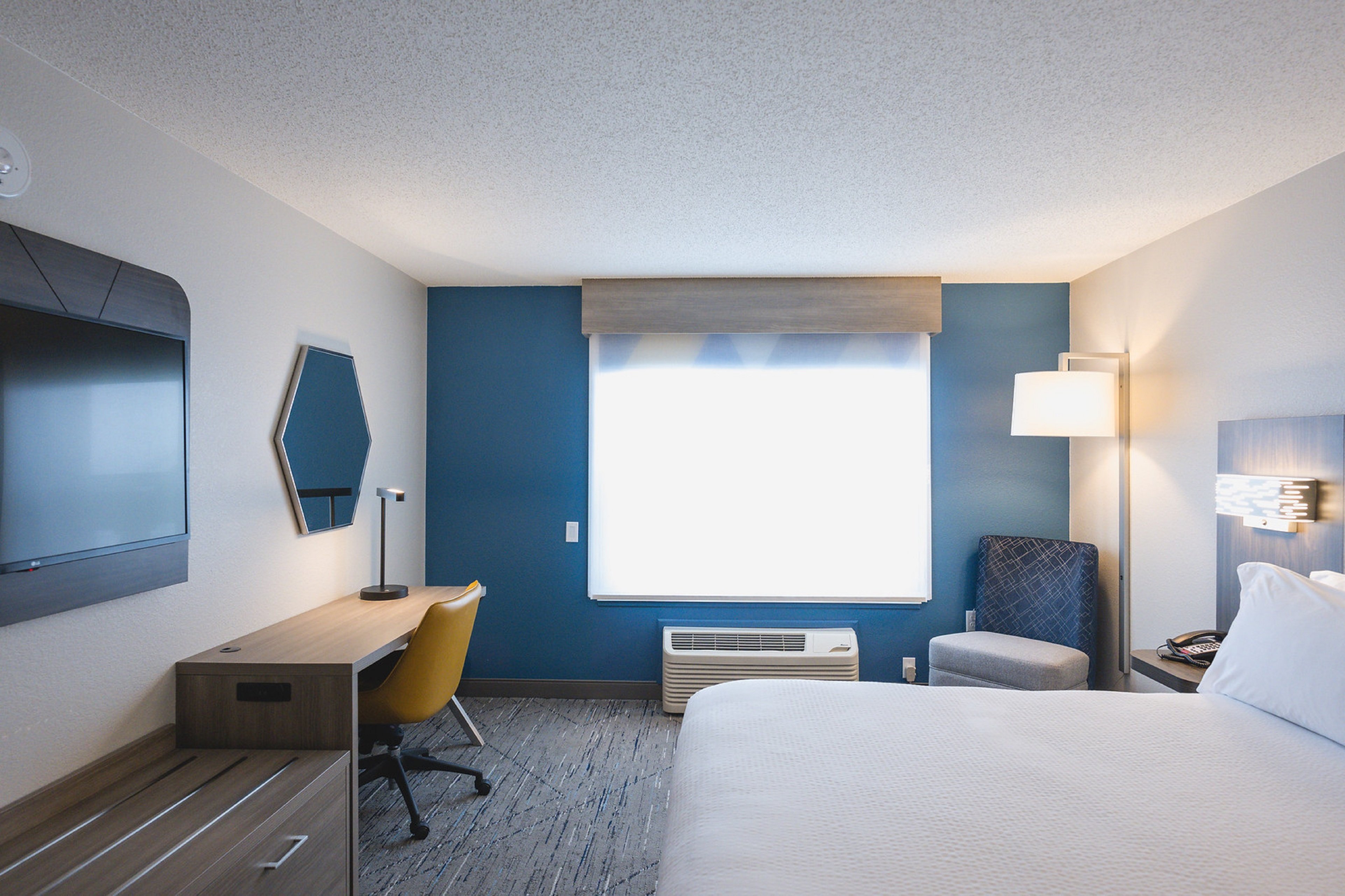 holiday inn express and suites marquette by ihg