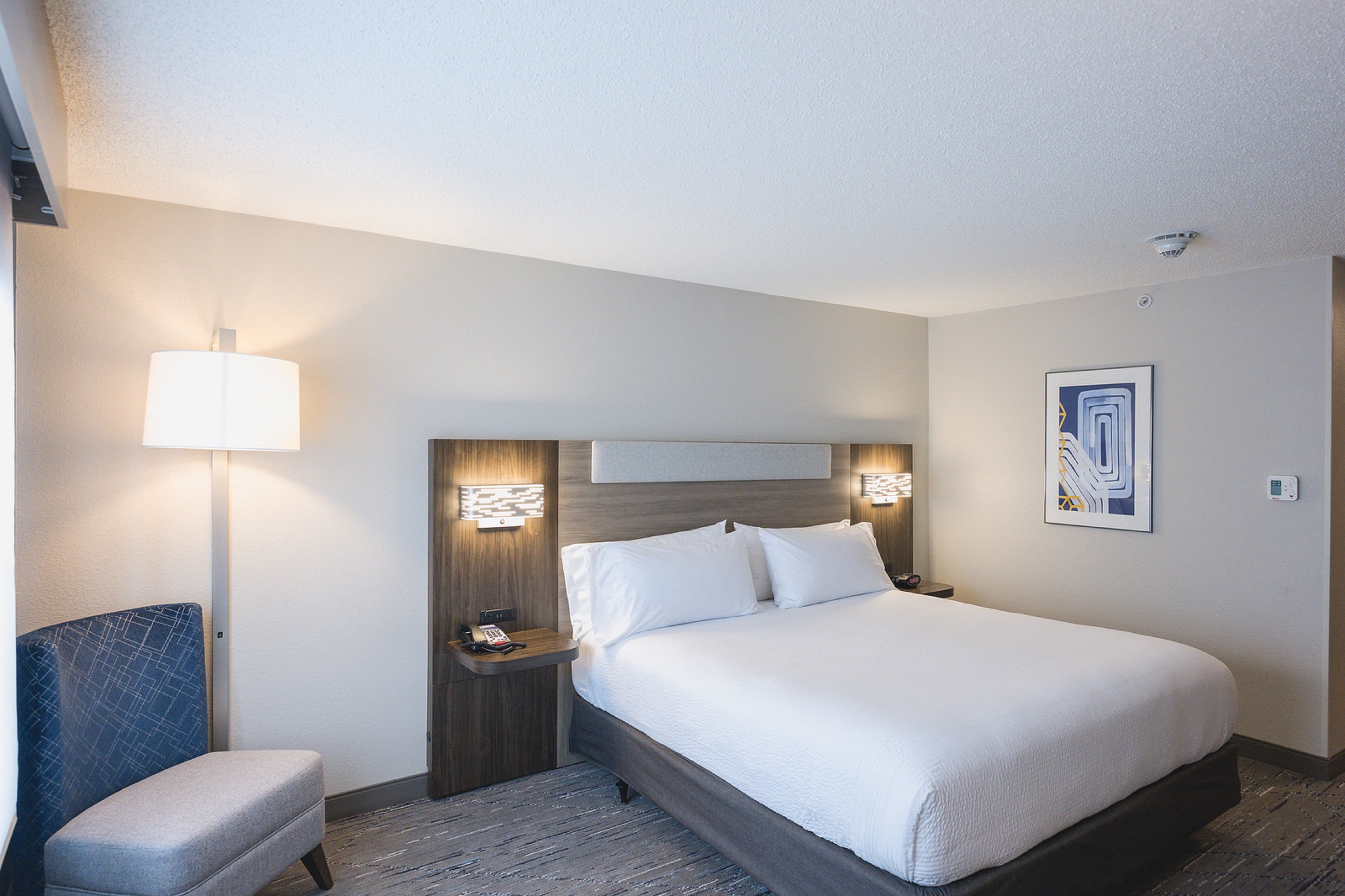holiday inn express and suites marquette by ihg