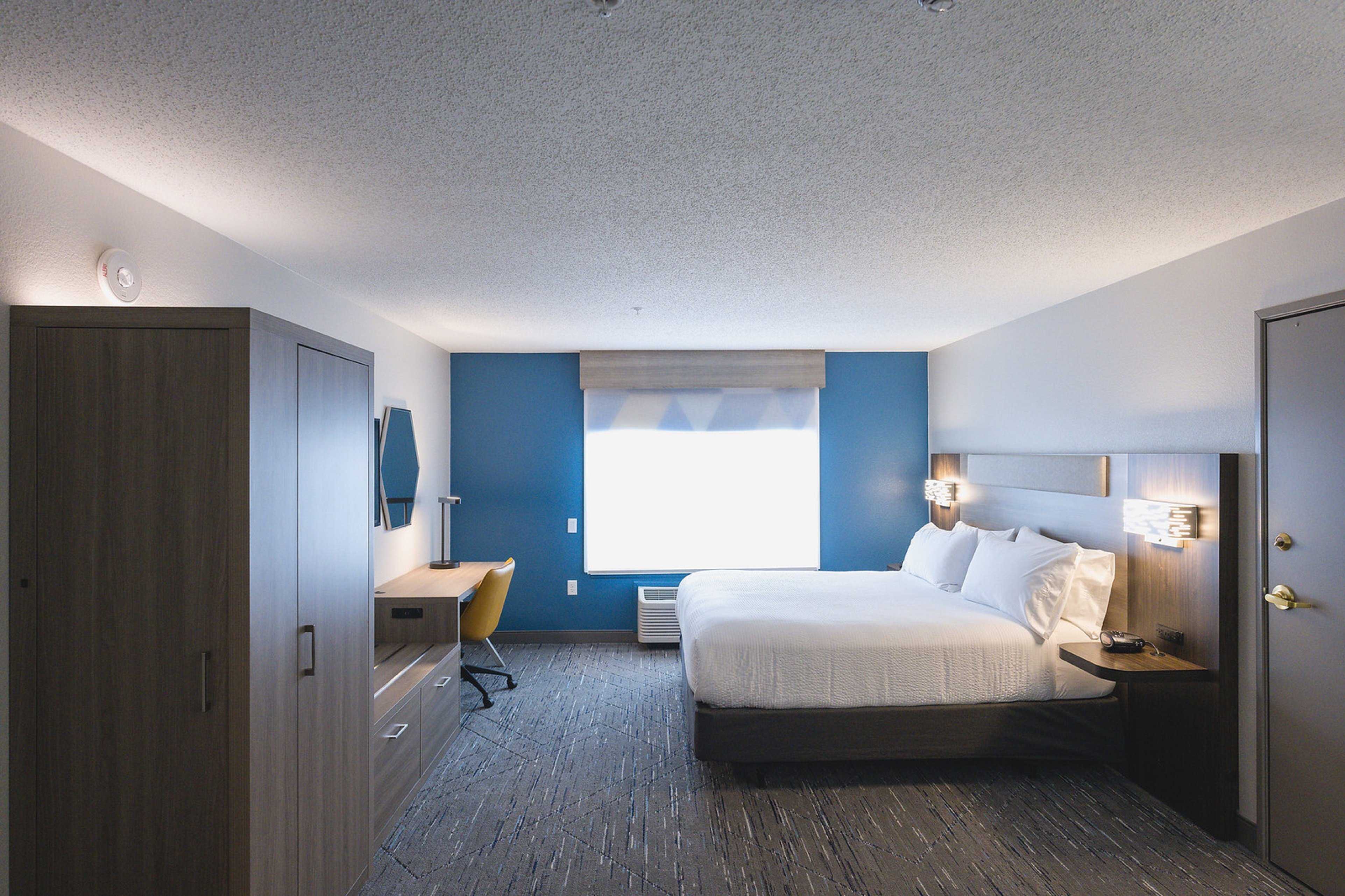 holiday inn express and suites marquette by ihg