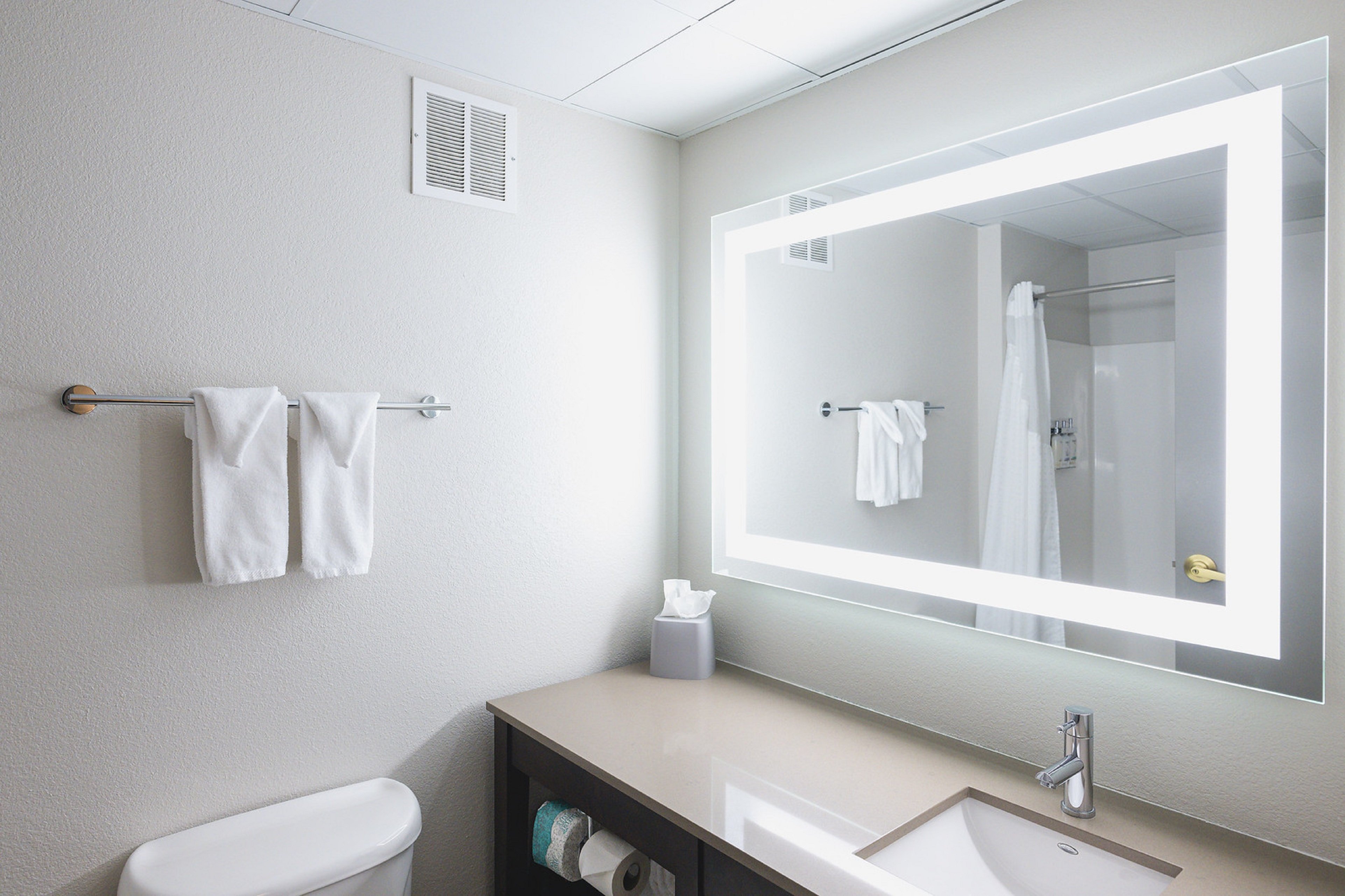 holiday inn express and suites marquette by ihg