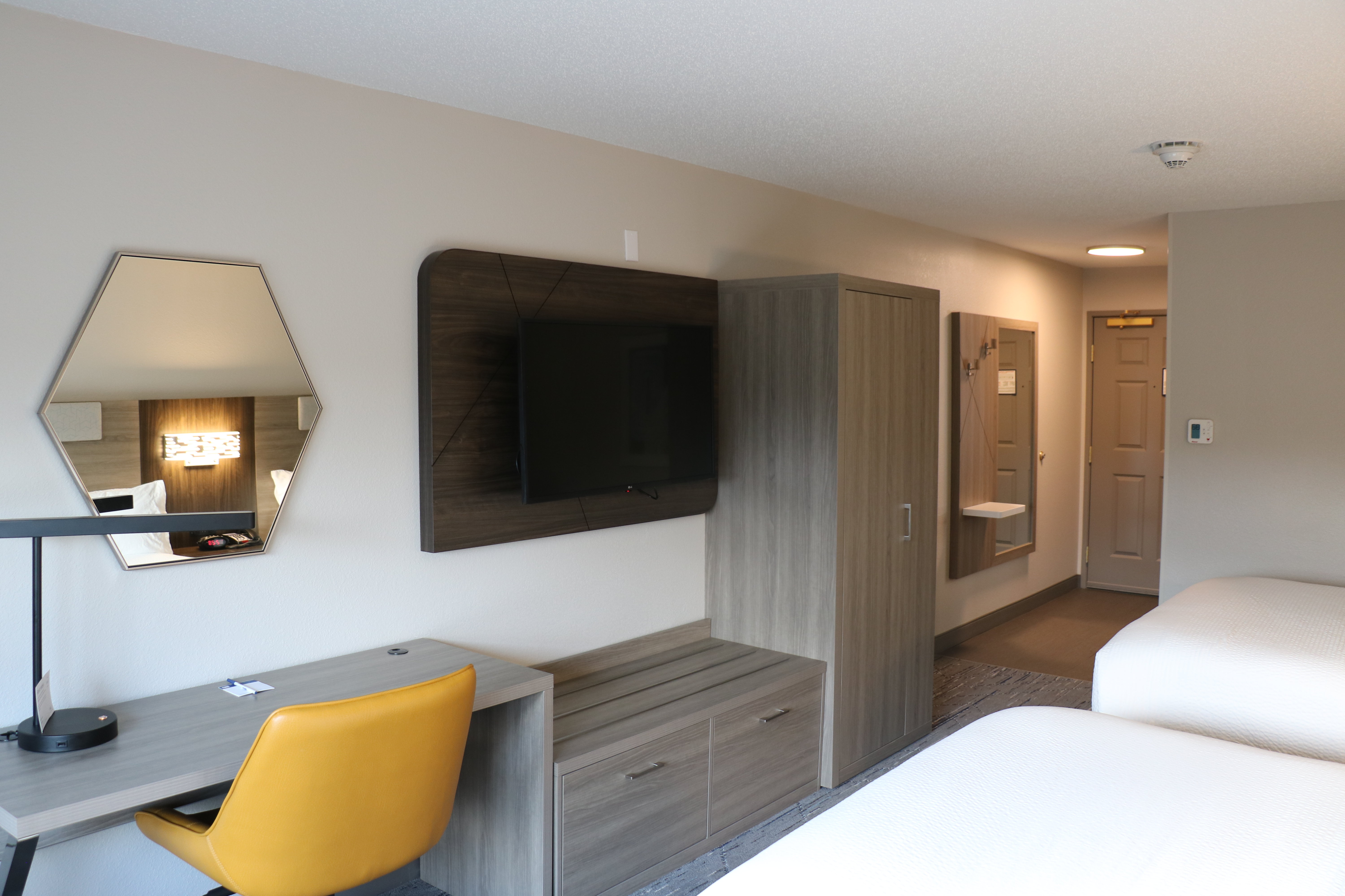holiday inn express and suites marquette by ihg