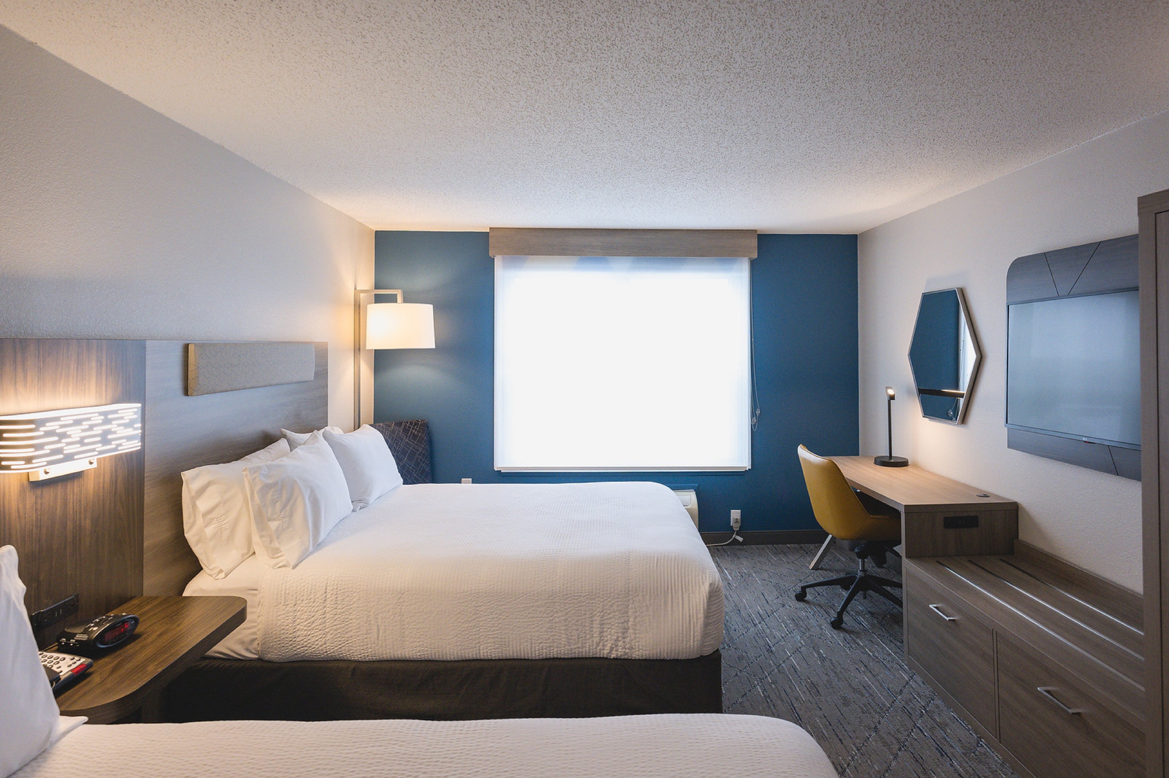 holiday inn express and suites marquette by ihg