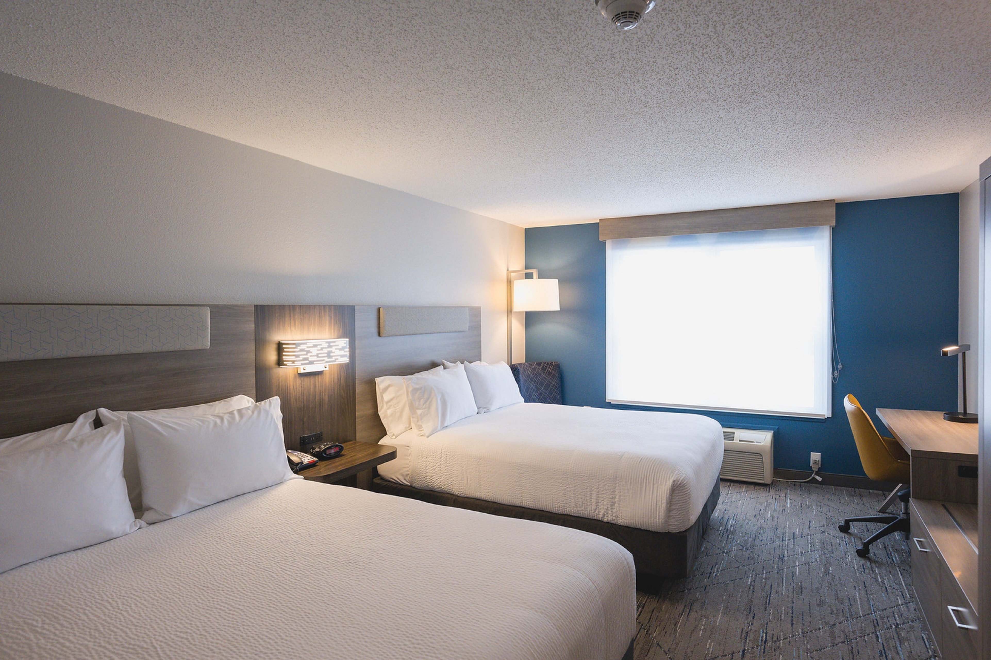 holiday inn express and suites marquette by ihg