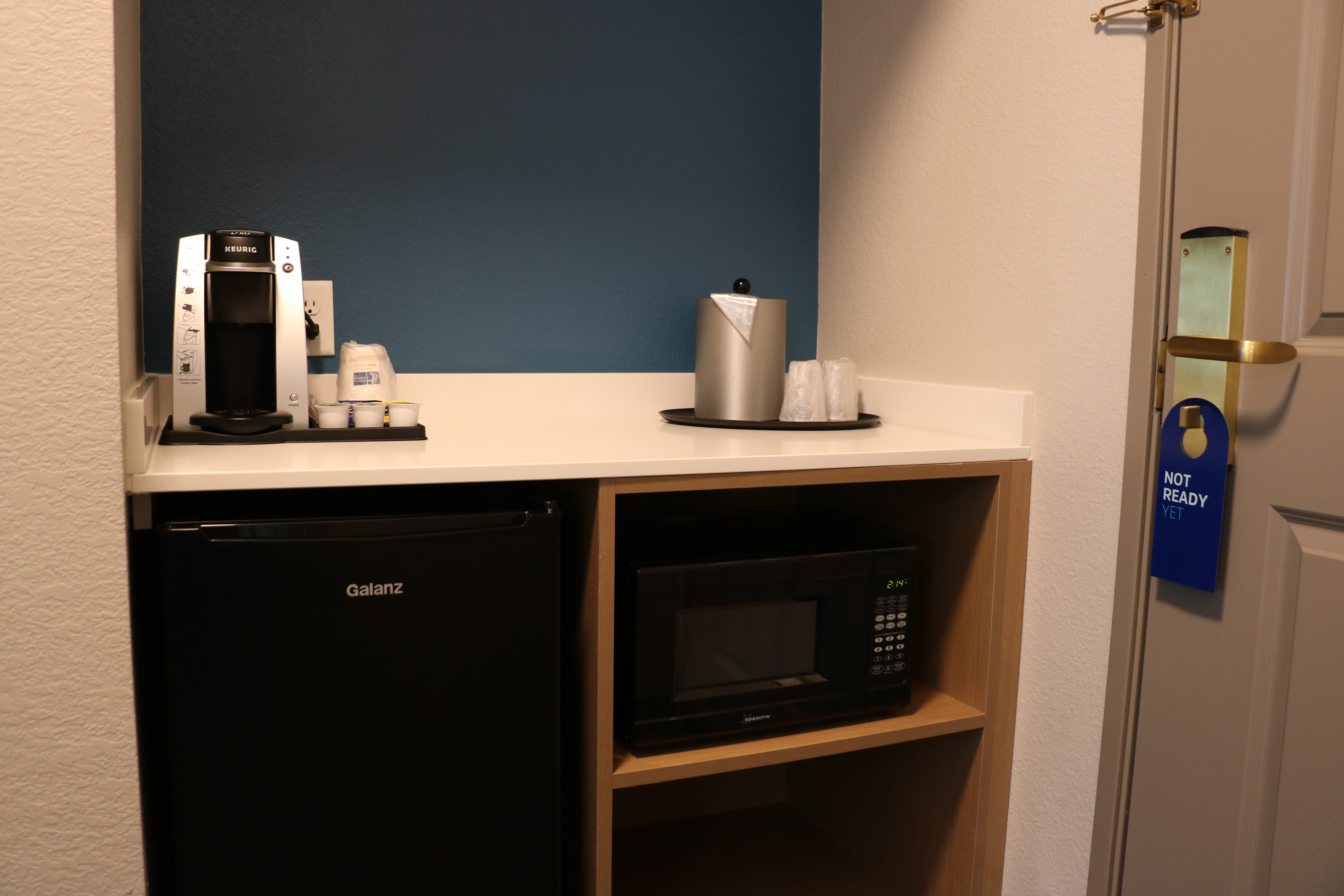 holiday inn express and suites marquette by ihg