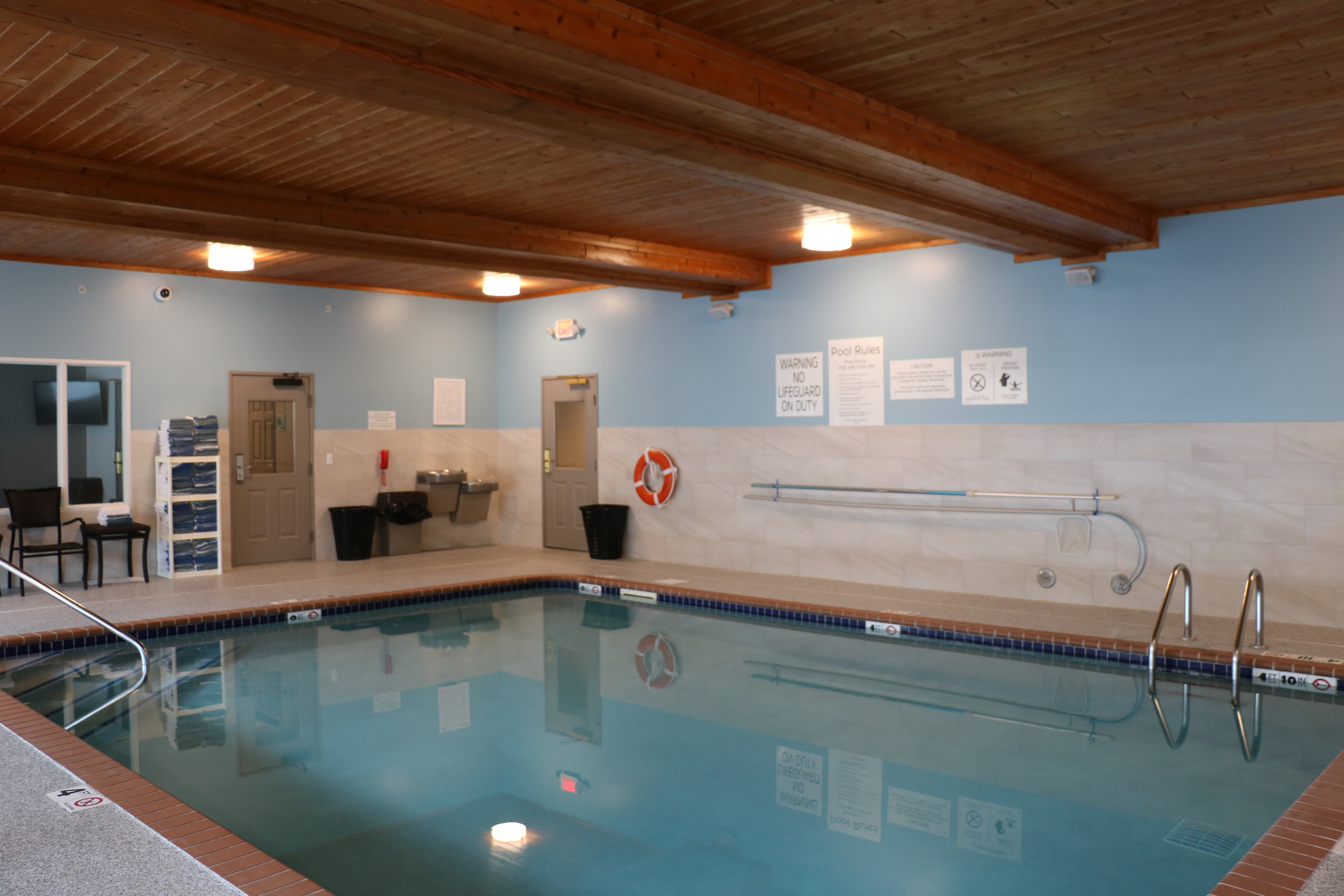 holiday inn express and suites marquette by ihg
