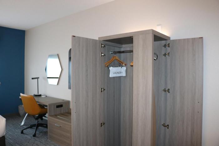 holiday inn express and suites marquette by ihg