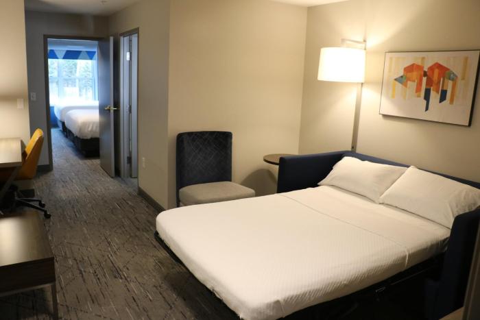 holiday inn express and suites marquette by ihg