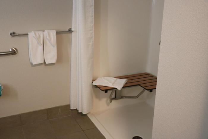 holiday inn express and suites marquette by ihg