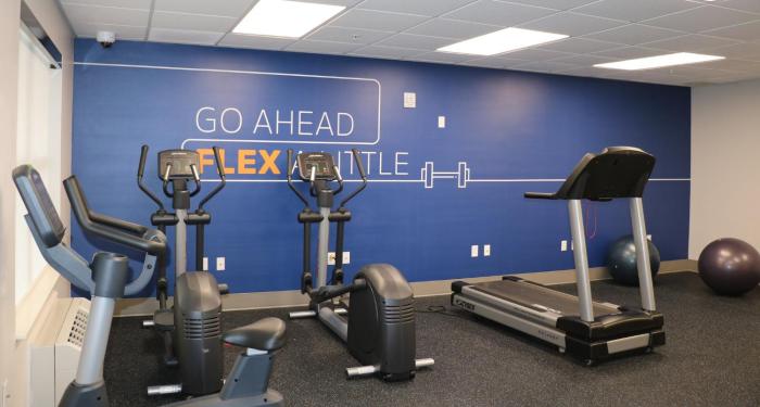 holiday inn express and suites marquette by ihg