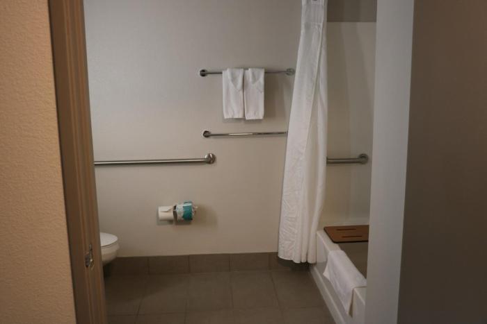 holiday inn express and suites marquette by ihg