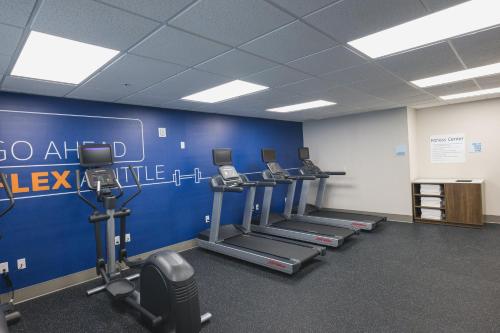 holiday inn express and suites marquette by ihg