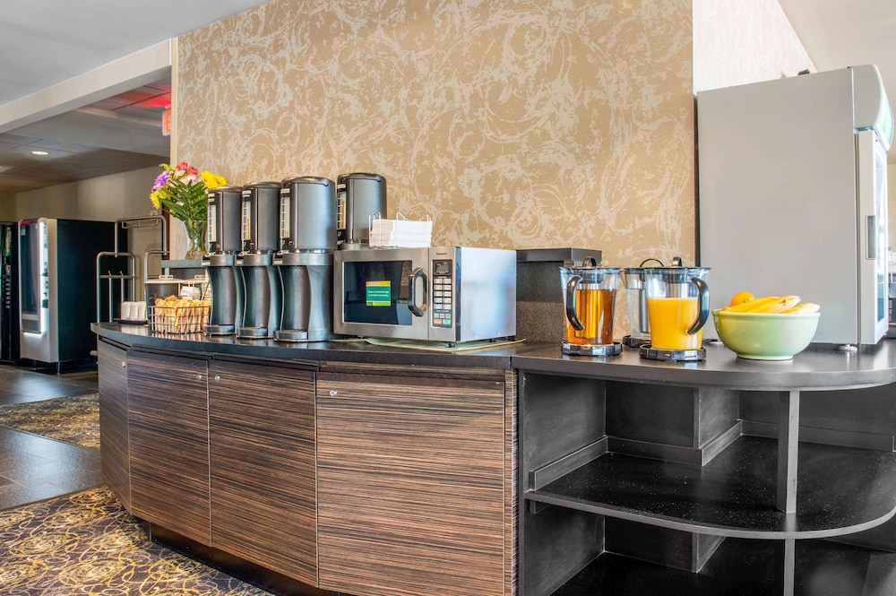 quality inn and suites petawawa
