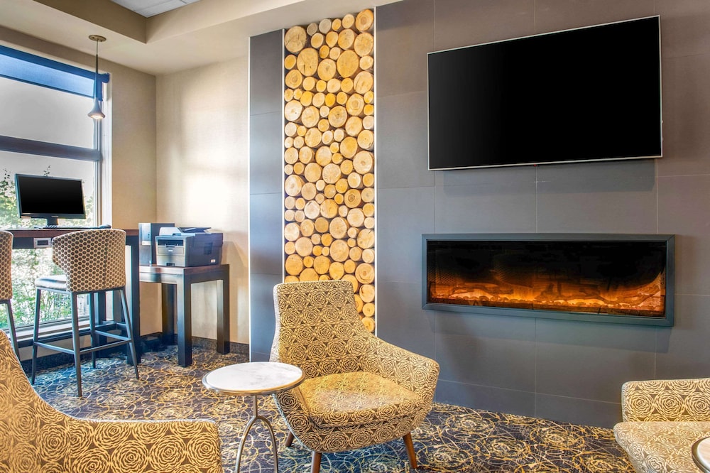 quality inn and suites petawawa