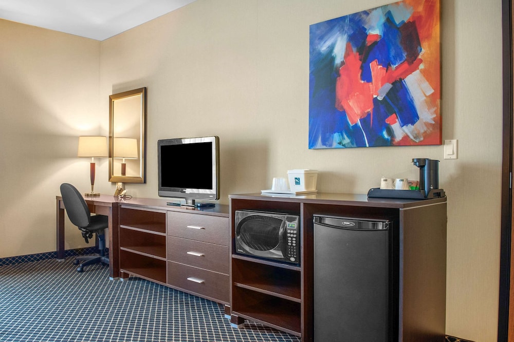 quality inn and suites petawawa
