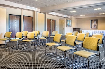 quality inn and suites petawawa