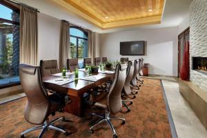 americas best value padre trail inn