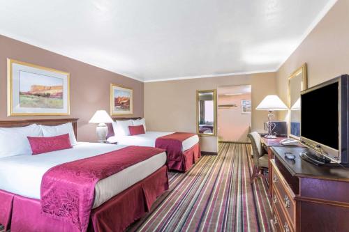 days inn and suites by wyndham logan