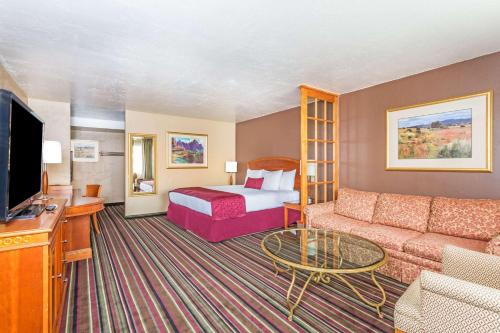 days inn and suites by wyndham logan