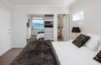 picton waterfront apartments