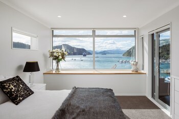 picton waterfront apartments