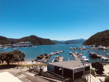 picton waterfront apartments