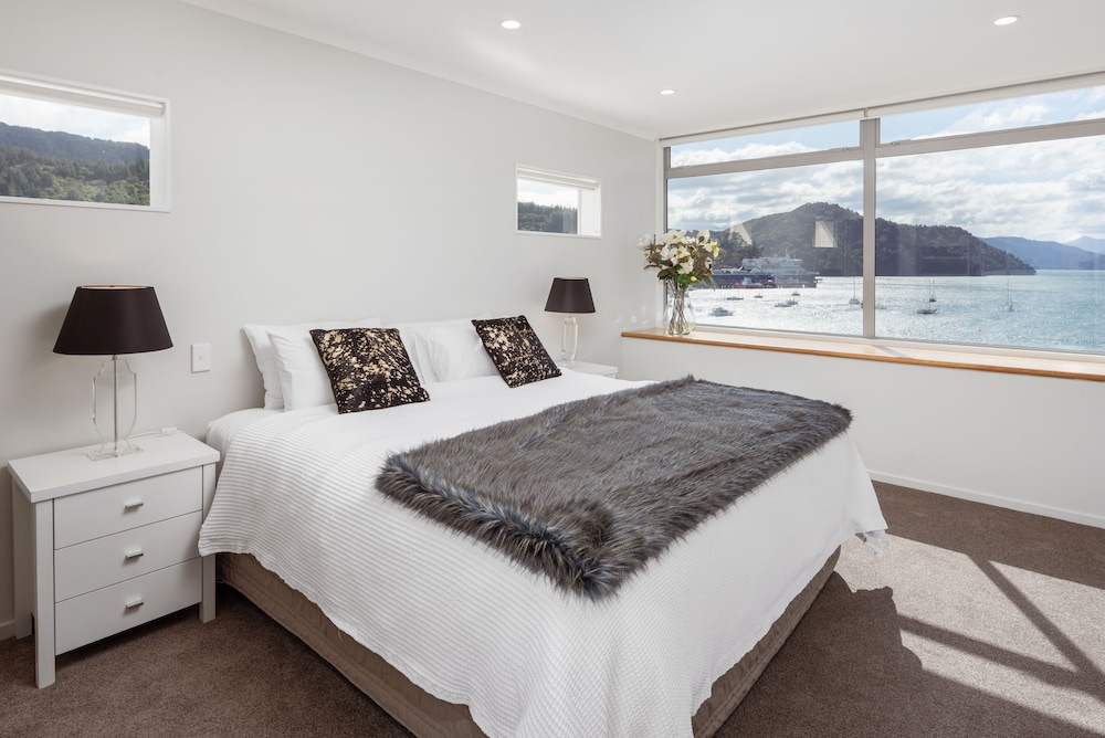 picton waterfront apartments