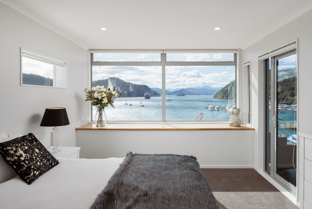 picton waterfront apartments