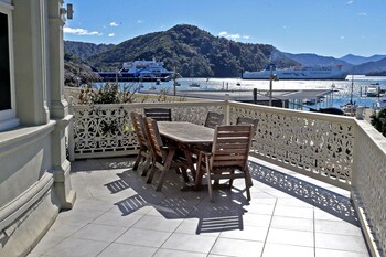 picton waterfront apartments