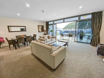 picton waterfront apartments