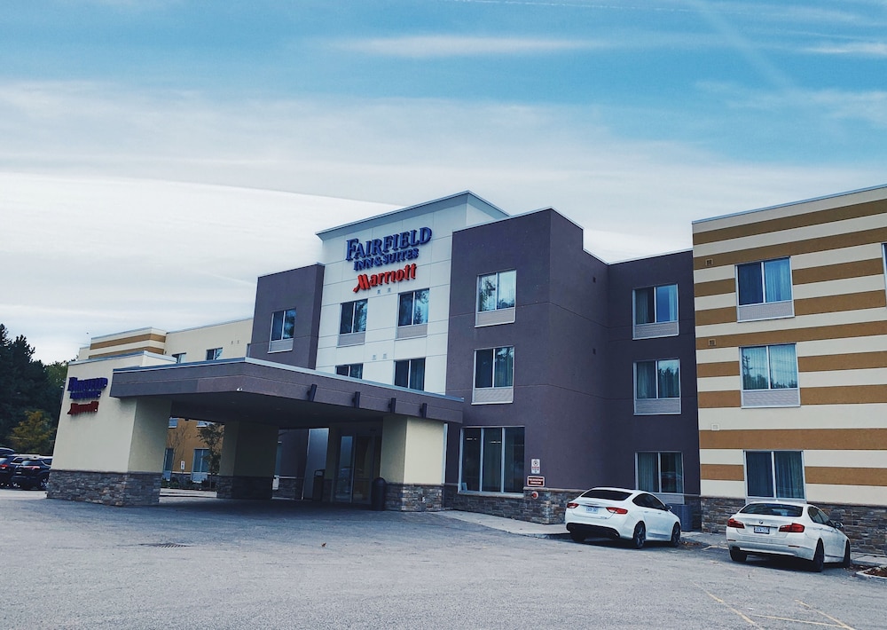 Fairfield Inn & Suites By Marriott Barrie,Barrie - Orillia>>Barrie,2.5 star