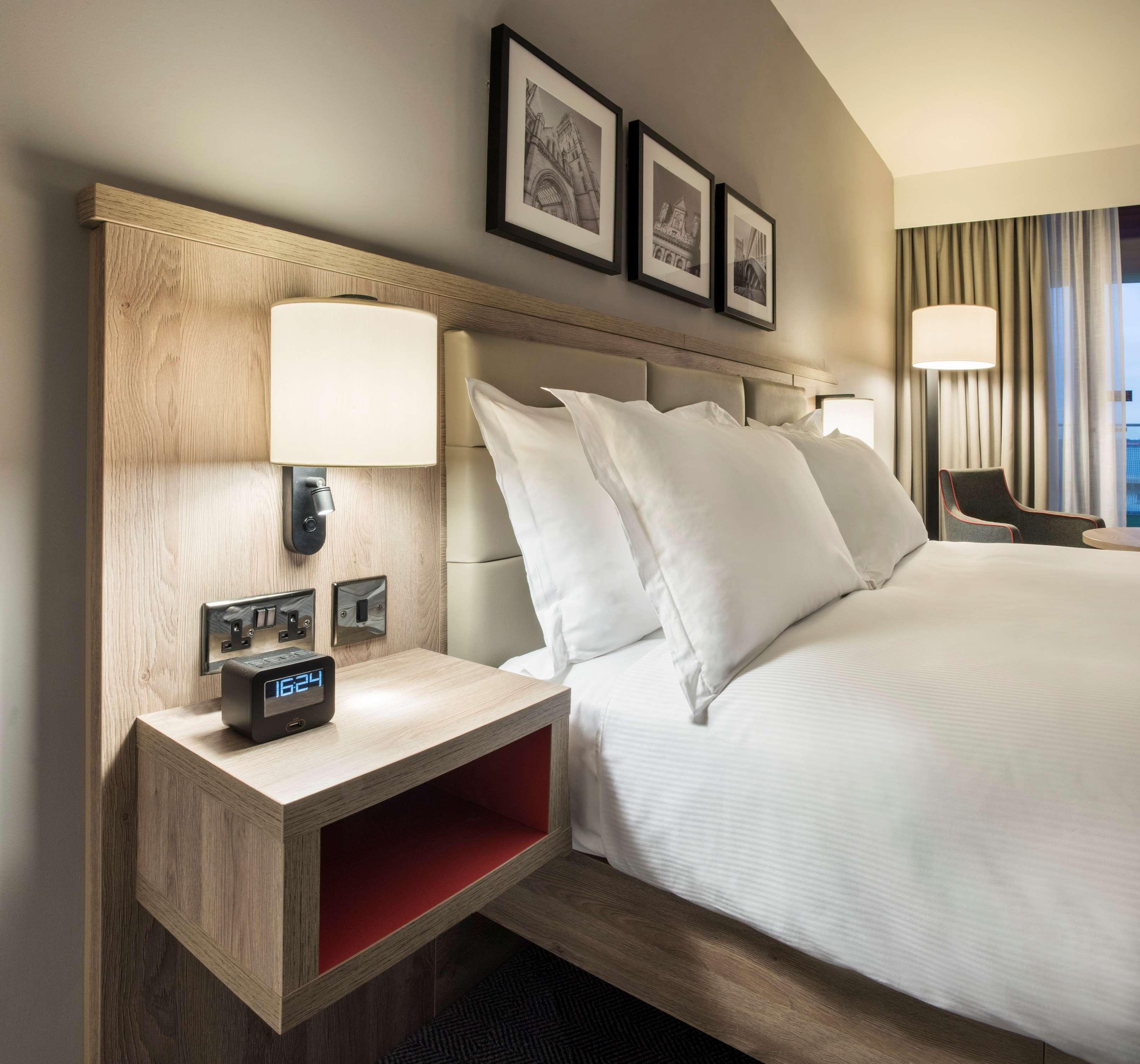 hilton garden inn manchester emirates old trafford
