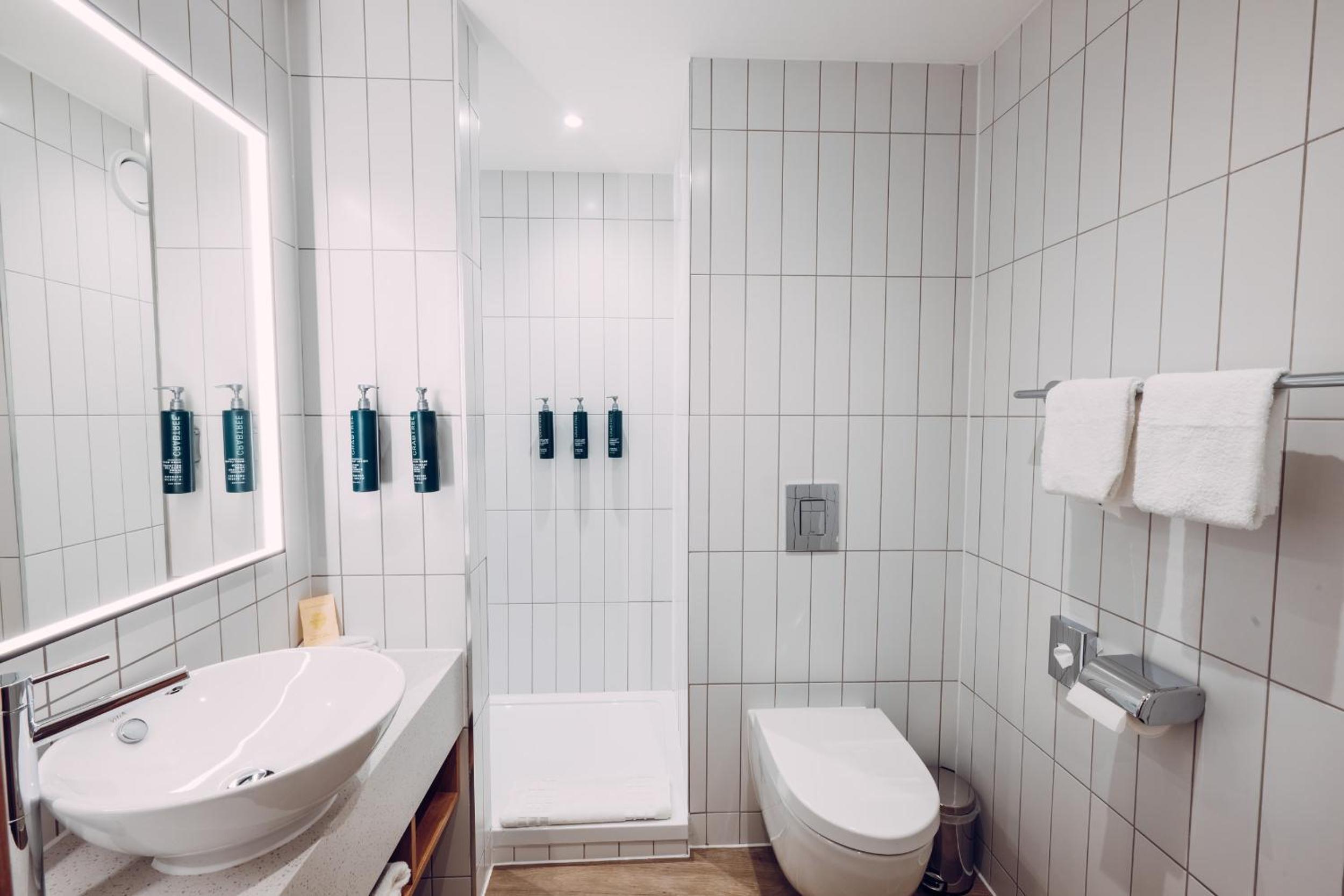 hilton garden inn manchester emirates old trafford