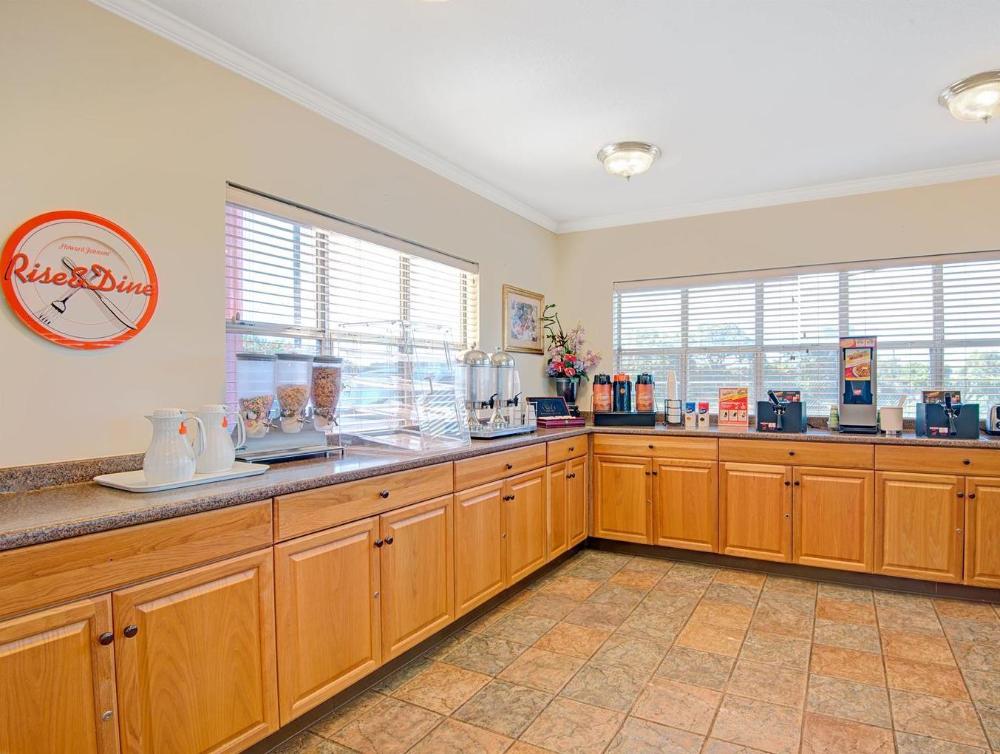 howard johnson inn san antonio near six flags fies