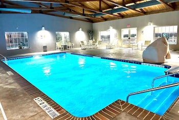 microtel inn and suites by wyndham quincy downtown river area