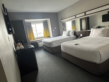 microtel inn and suites by wyndham quincy downtown river area