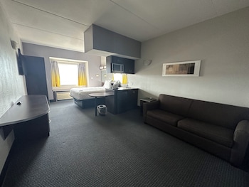 microtel inn and suites by wyndham quincy downtown river area