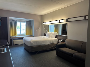 microtel inn and suites by wyndham quincy downtown river area