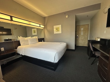 microtel inn and suites by wyndham quincy downtown river area