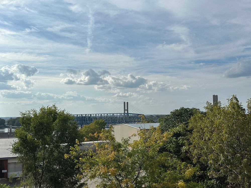 microtel inn and suites by wyndham quincy downtown river area