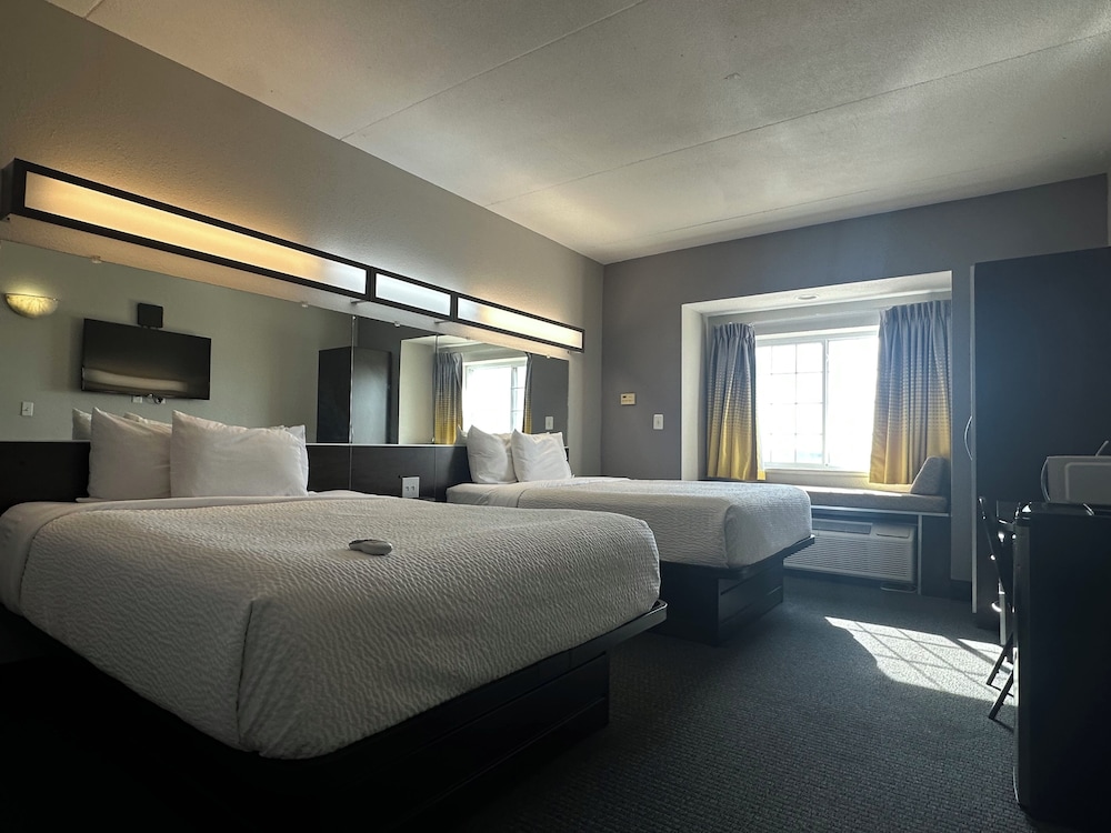 microtel inn and suites by wyndham quincy downtown river area