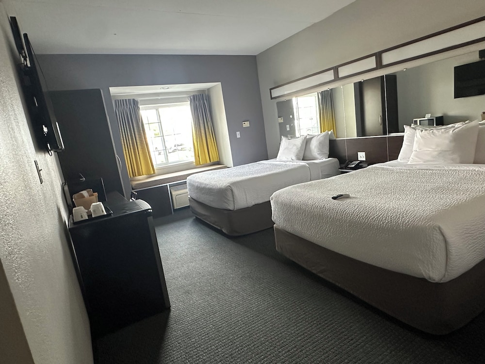 microtel inn and suites by wyndham quincy downtown river area