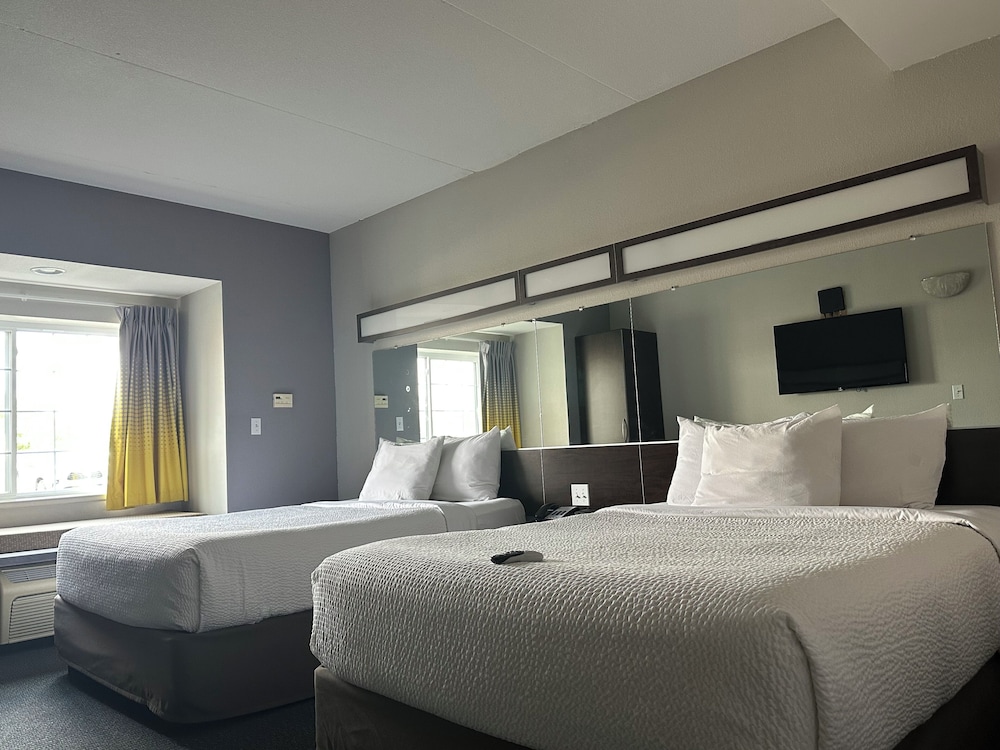 microtel inn and suites by wyndham quincy downtown river area