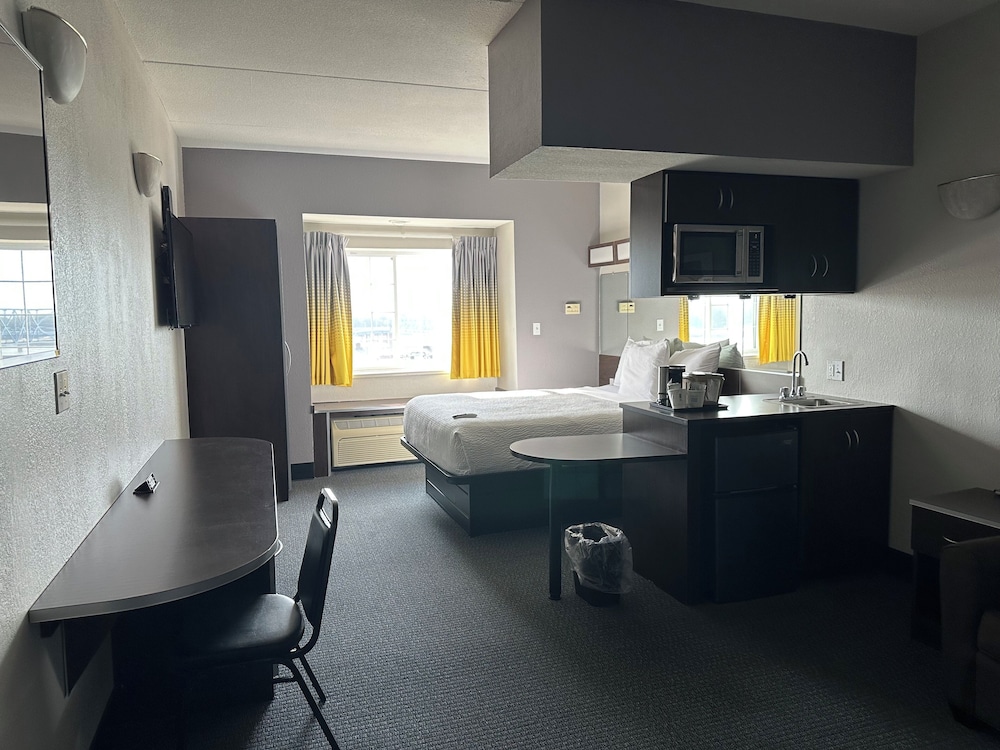 microtel inn and suites by wyndham quincy downtown river area