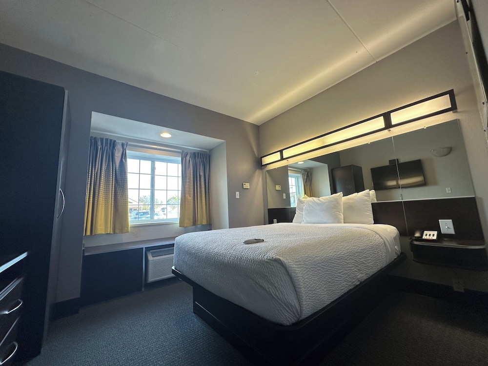 microtel inn and suites by wyndham quincy downtown river area