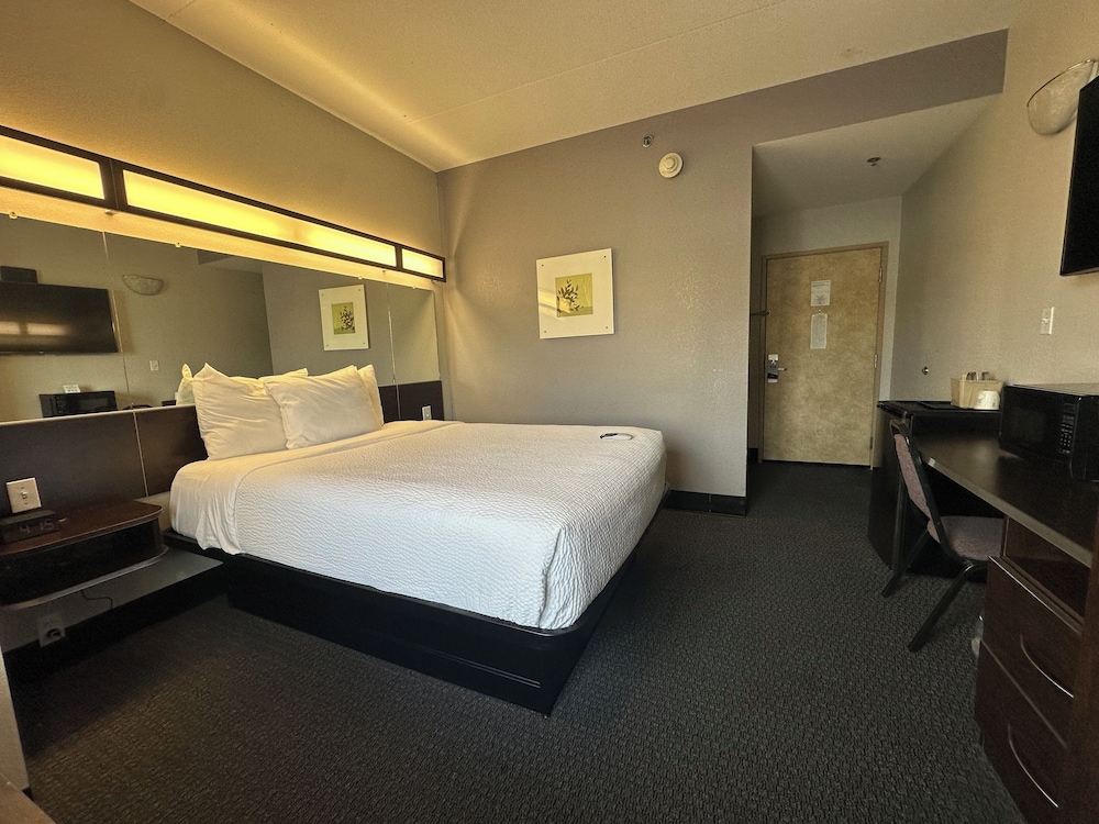 microtel inn and suites by wyndham quincy downtown river area