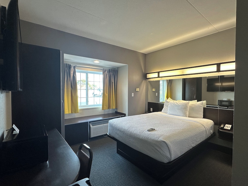 microtel inn and suites by wyndham quincy downtown river area